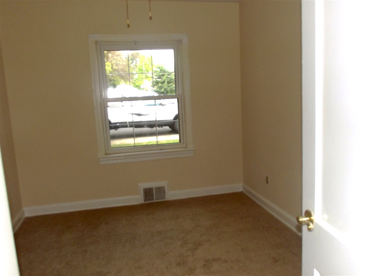 402 East Rockingham Street Elkton, VA 22827 - Photo 6 of 13 Gallery Image 6