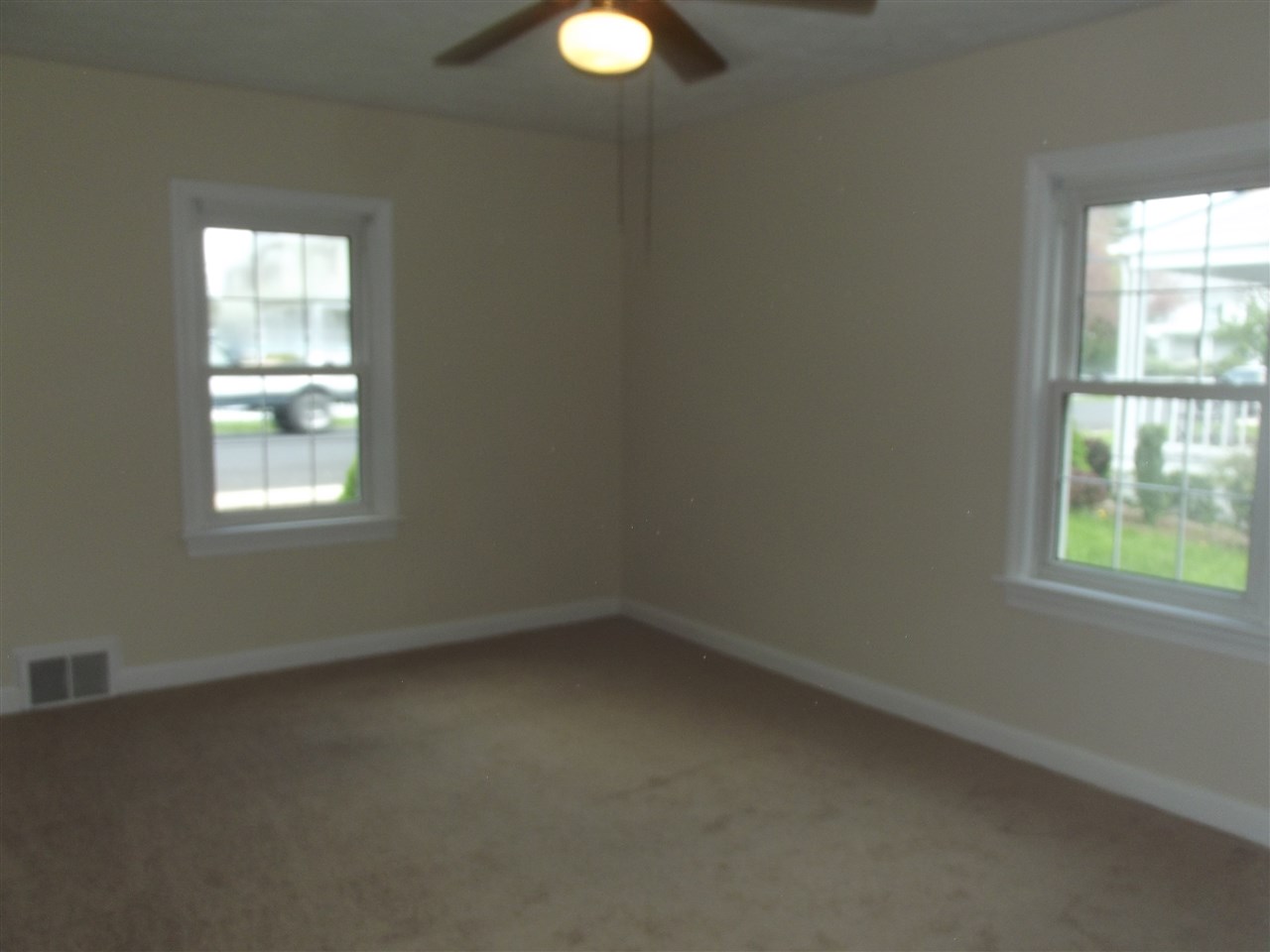 402 East Rockingham Street Elkton, VA 22827 - Photo 7 of 13 Gallery Image 7