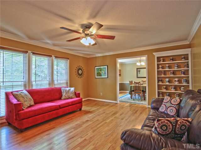 10224 Bushveld Lane Raleigh, NC 27613 - Photo 8 of 25 Living Room