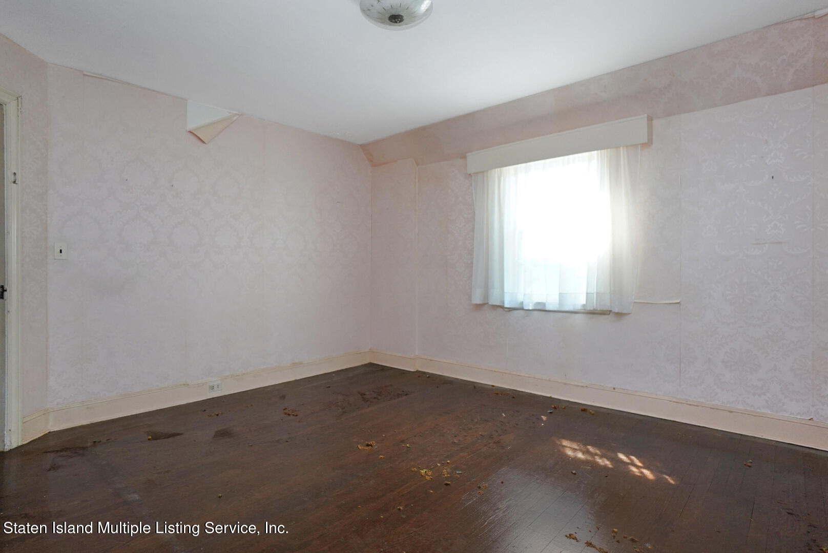 282 Douglas Road Staten Island, NY 10304 - Photo 25 of 37 Photo Feb 01, 11 30 59 AM