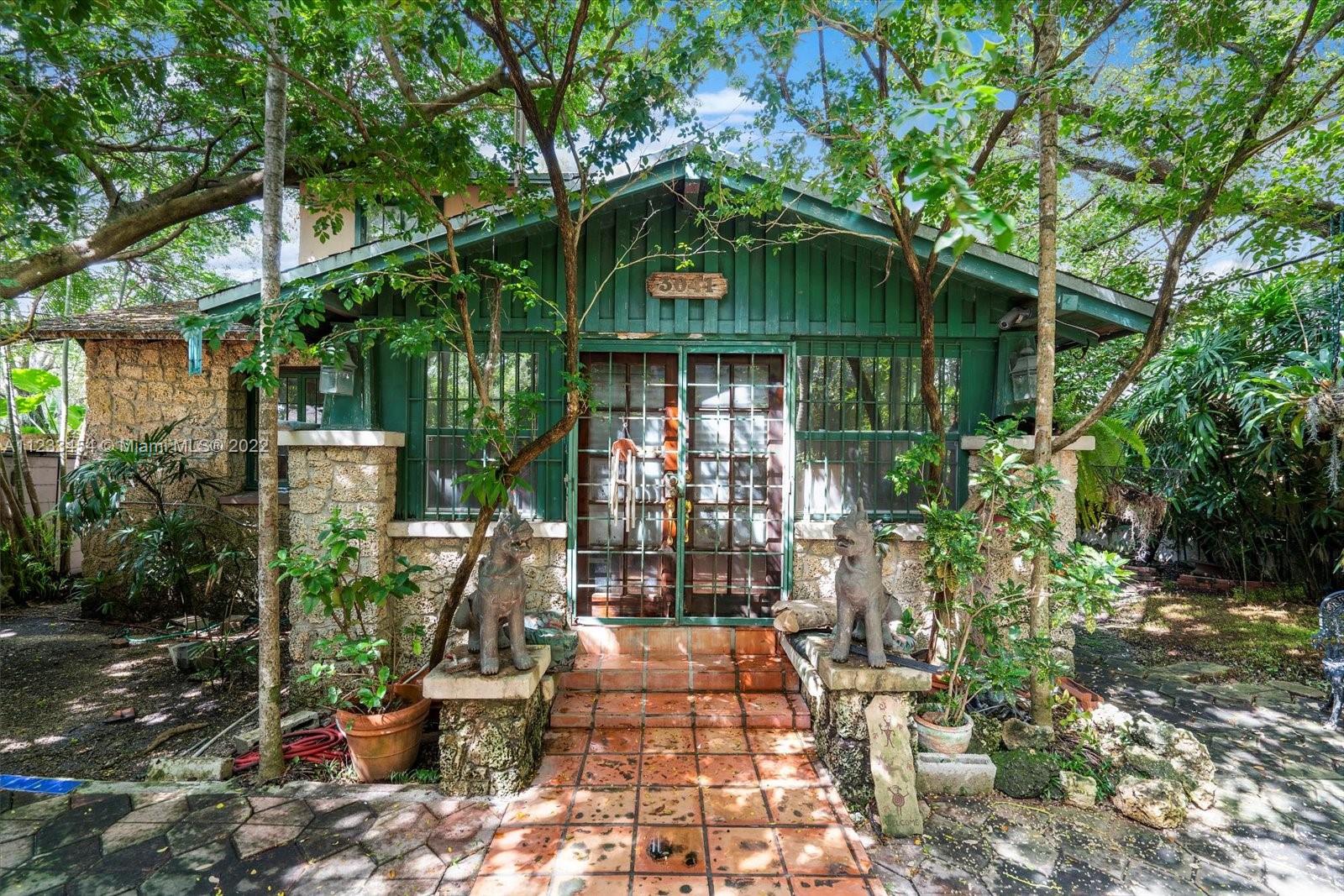 3041 Oak Avenue Coconut Grove, FL 33133 - Photo 22 of 31 a front view of a house with garden