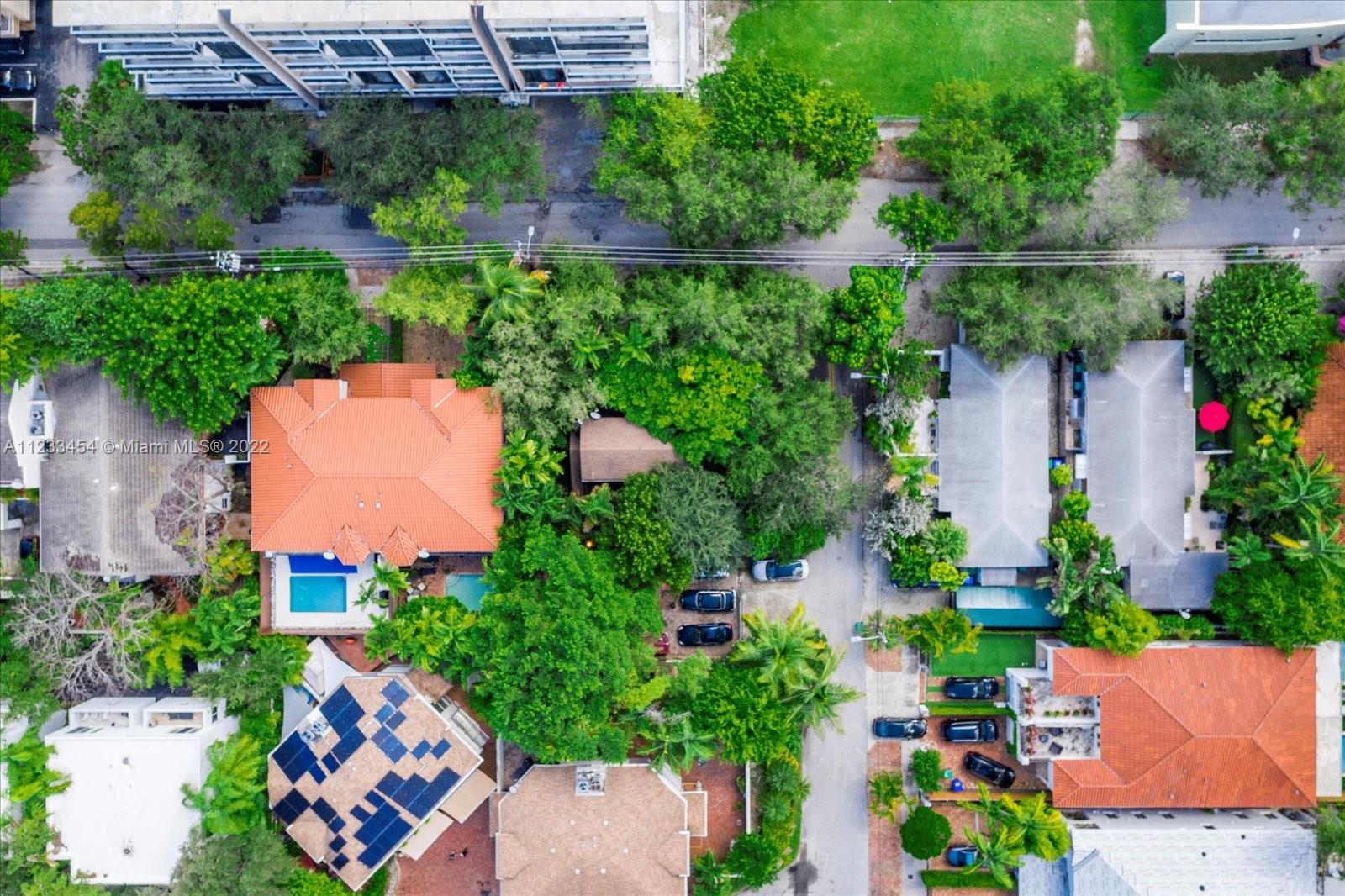 3041 Oak Avenue Coconut Grove, FL 33133 - Photo 30 of 31 an aerial view of a house