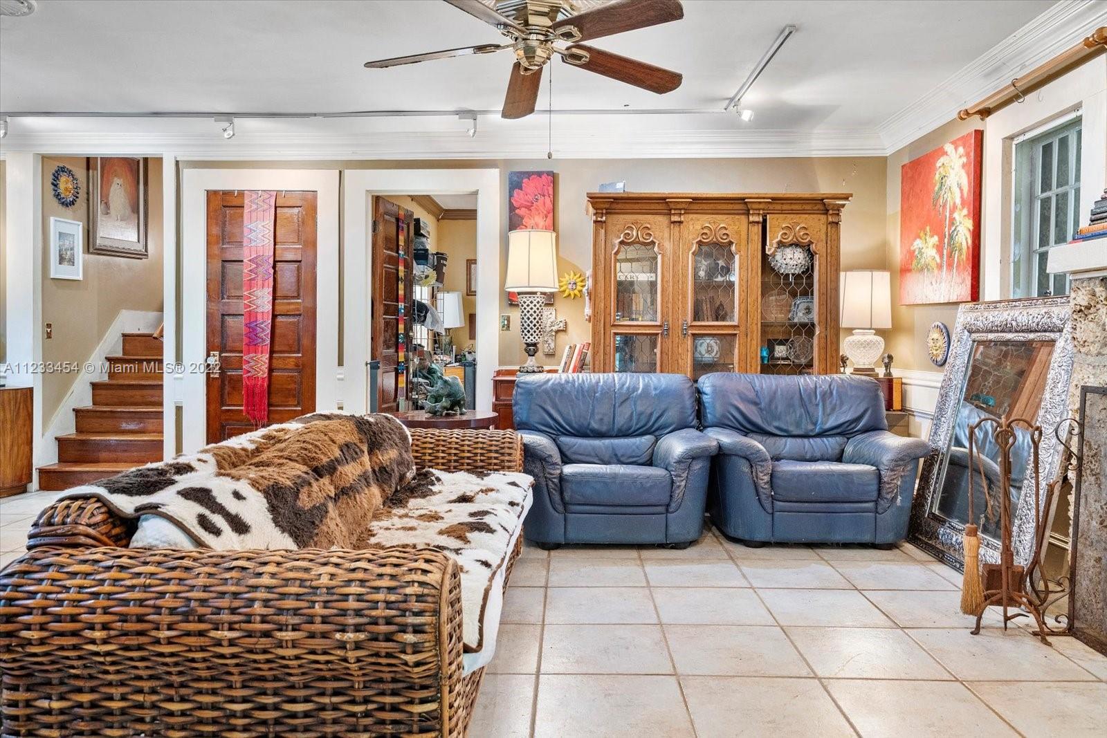 3041 Oak Avenue Coconut Grove, FL 33133 - Photo 3 of 31 a living room with furniture and a window