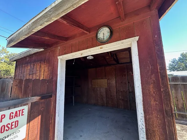 a view of a storage & utility room