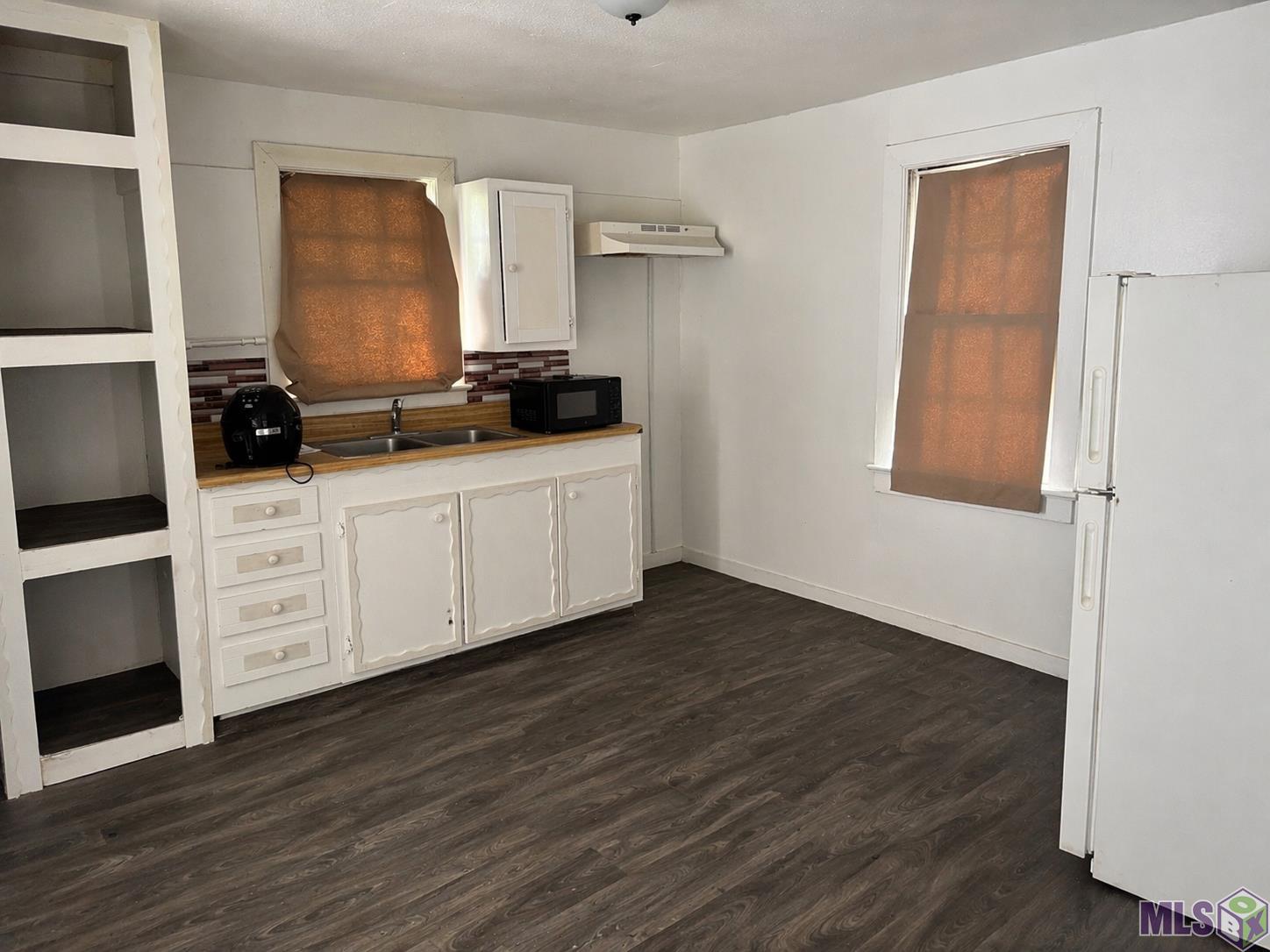 4562 Cadillac Street Baton Rouge, LA 70811 - Photo 3 of 6 Kitchen