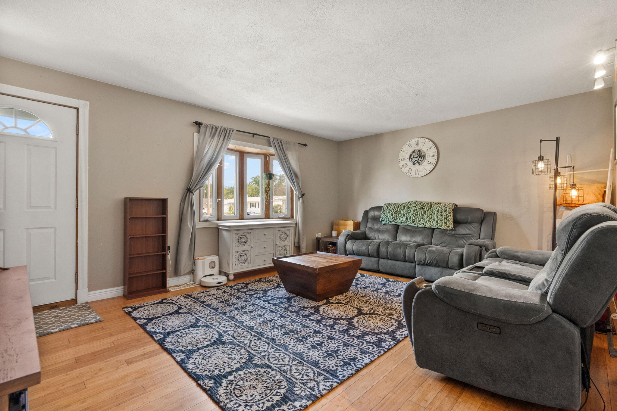 389 Rainier Road Valparaiso, IN 46385 - Photo 5 of 17 2048x1365