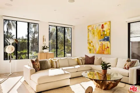 $4,050,000 | 157 South Lucerne Boulevard, Los Angeles, CA 90004