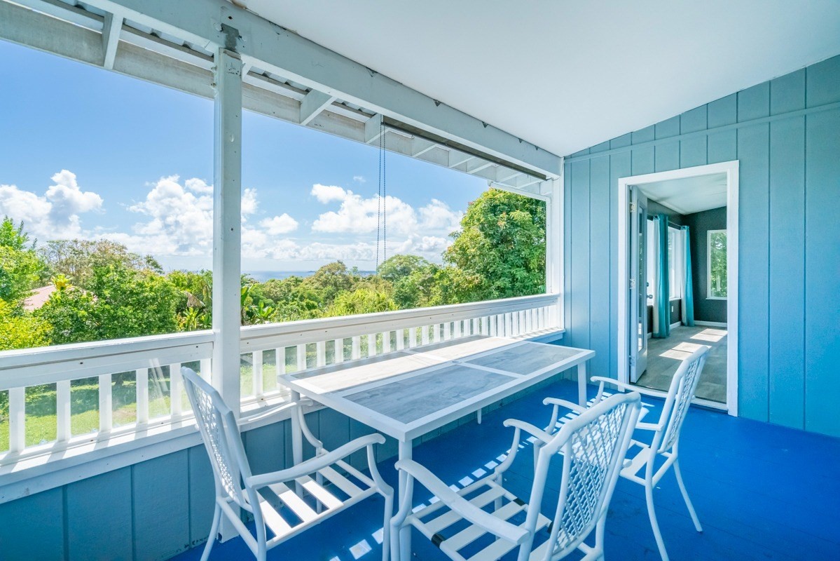 27-571 Kalaoa Camp Road Papaikou, HI 96781 - Photo 19 of 29 a view of a balcony with table and chairs