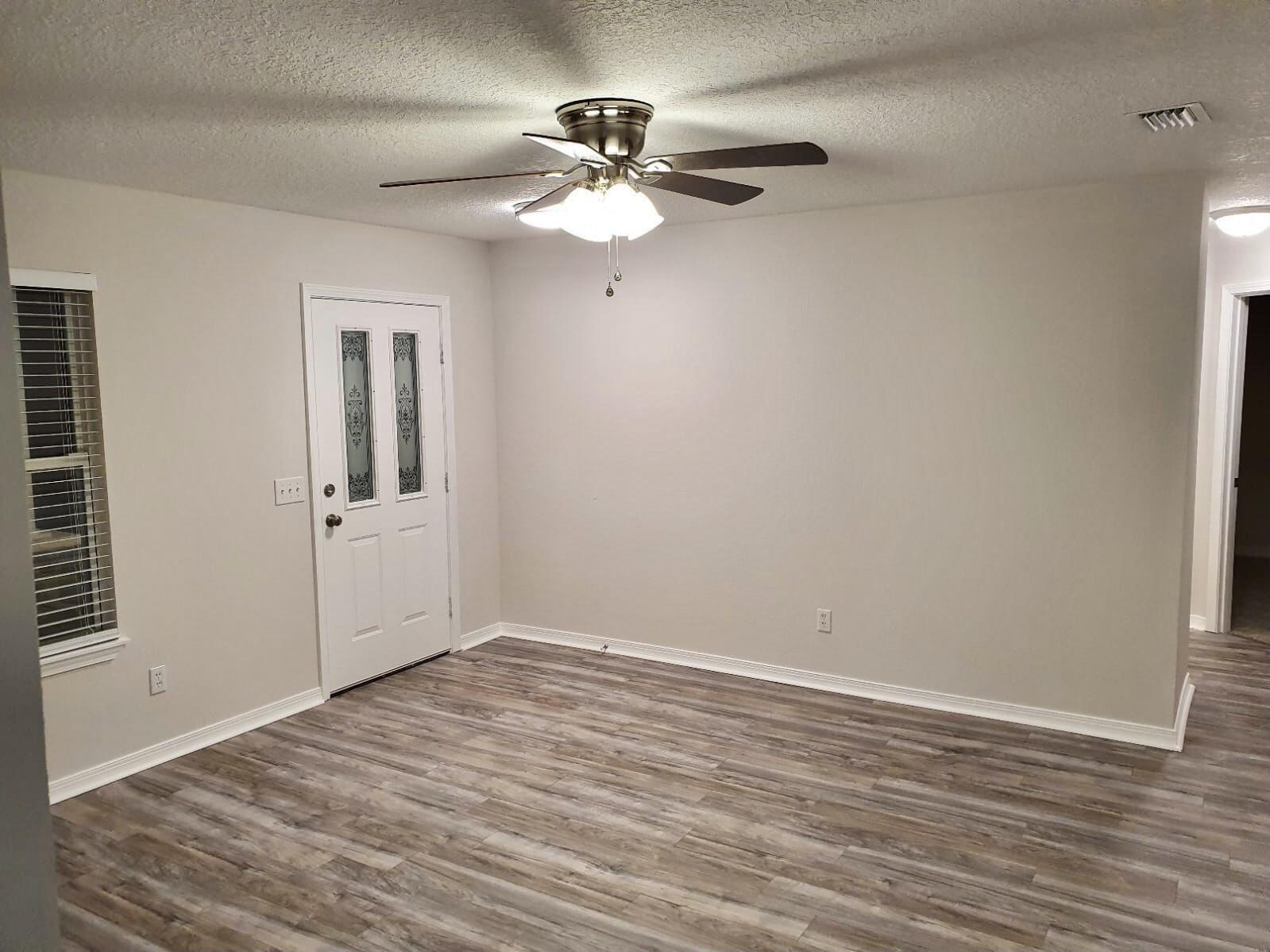134 Roman Road DeFuniak Springs, FL 32433 - Photo 4 of 14 43E64AFC-389E-43D9-AC9C-B250DA579B3E