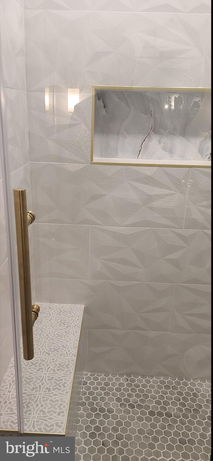 6346 Rockshire Street Alexandria, VA 22315 - Photo 5 of 10 a bathroom with a shower