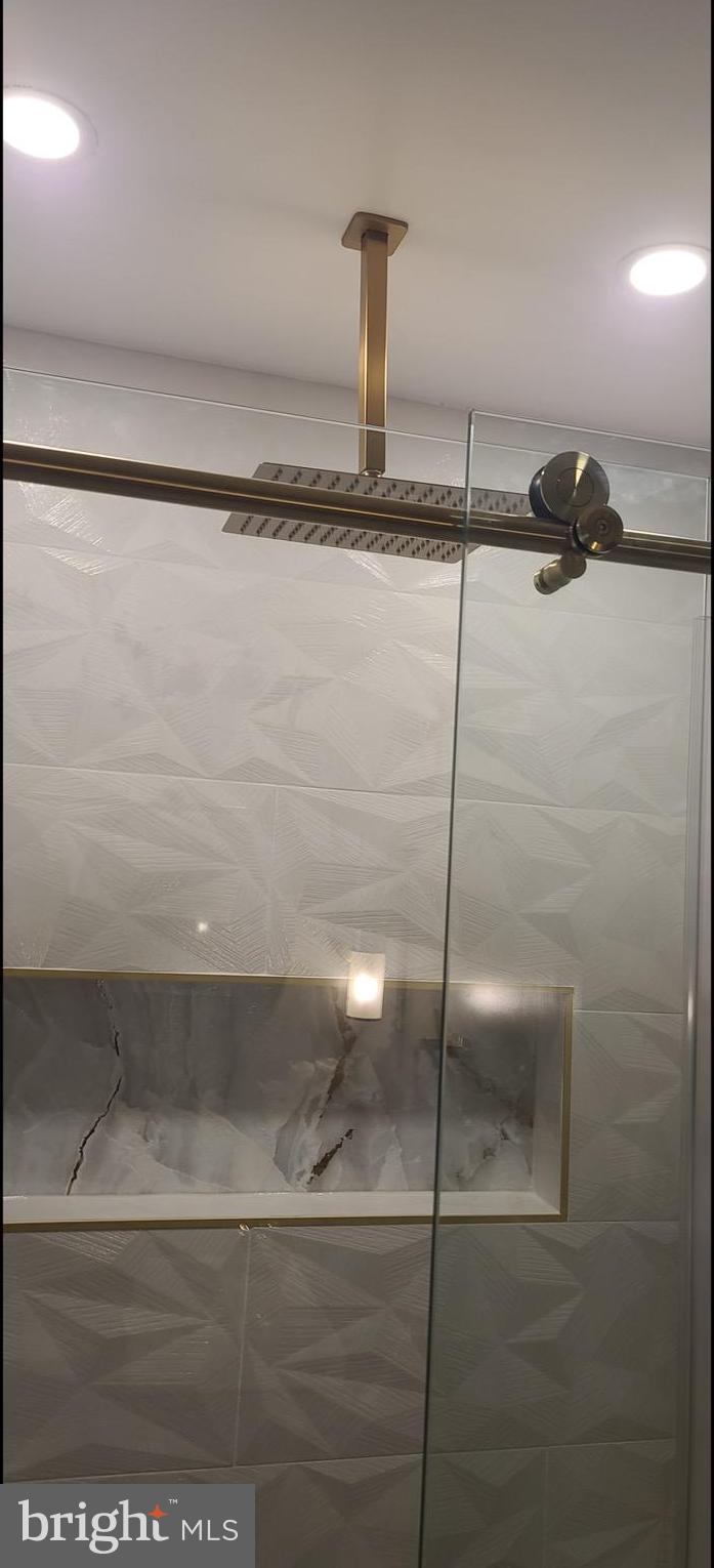 6346 Rockshire Street Alexandria, VA 22315 - Photo 6 of 10 a bathroom with a shower