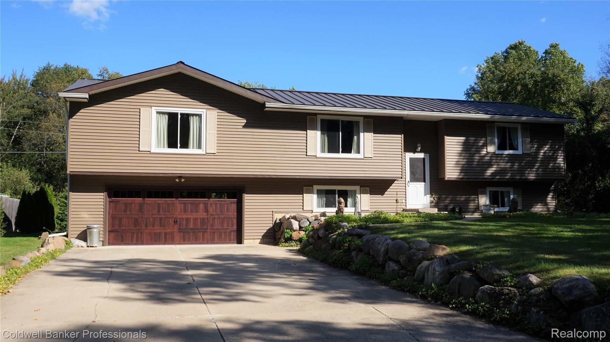 8910 Fish Lake Road Holly, MI 48442 - Photo 1 of 42 DSC01472a.jpg