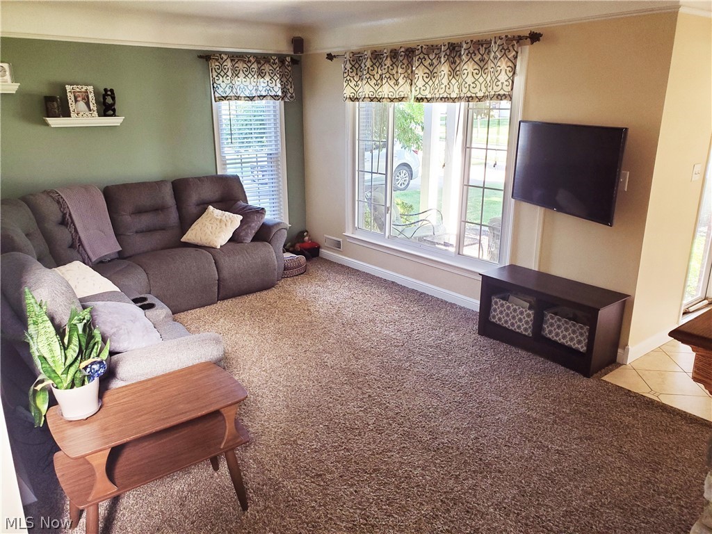 1249 Blanchester Road Lyndhurst, OH 44124 - Photo 3 of 22 Living room