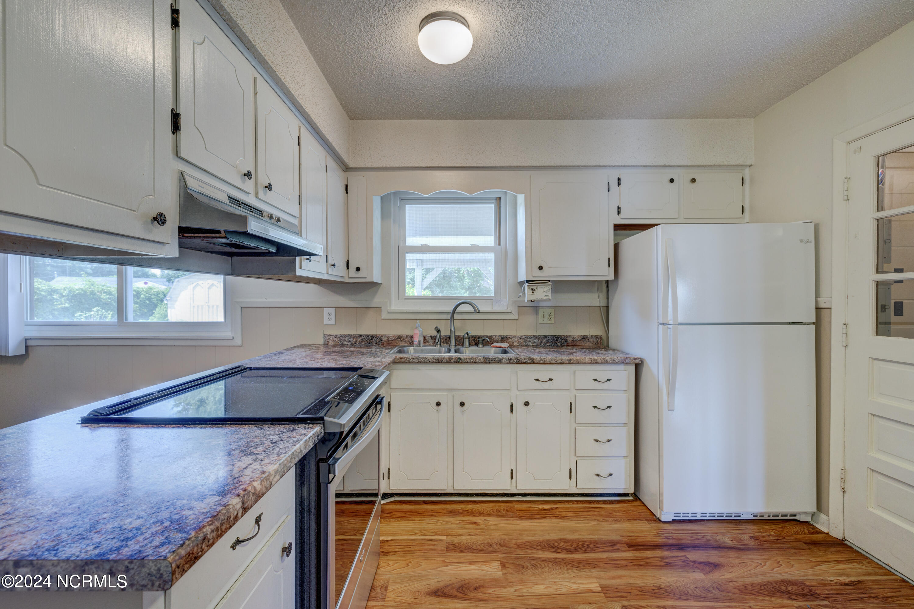 218 Cathay Road Wilmington, NC 28412 - Photo 14 of 45 KITCHEN