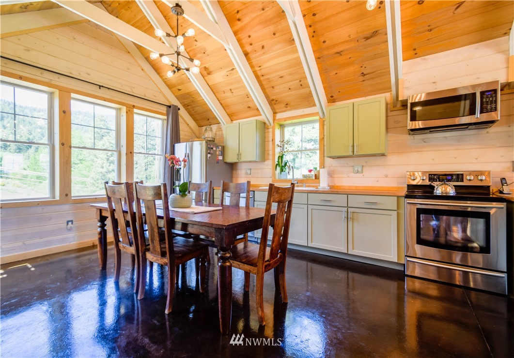 5571 Squilchuck Road Wenatchee, WA 98801 - Photo 10 of 25 Gallery Image 10