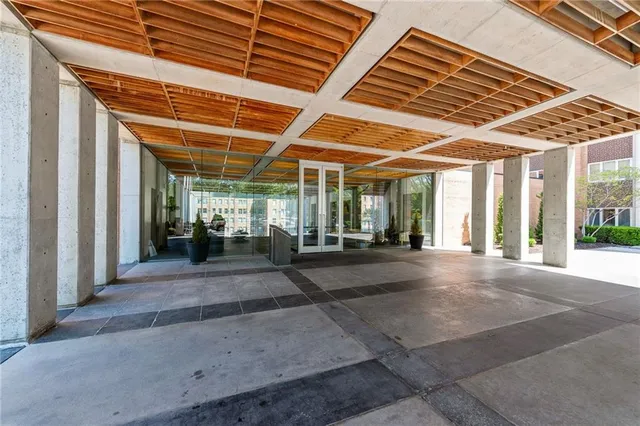 $259,000 | 221 West 48th Street, Unit 905, Kansas City, MO 64112