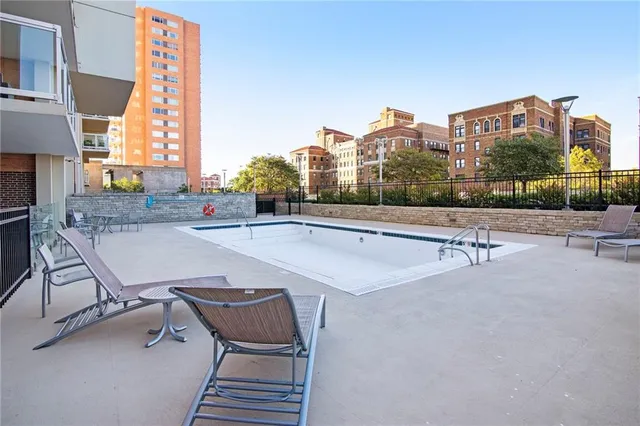 $259,000 | 221 West 48th Street, Unit 905, Kansas City, MO 64112