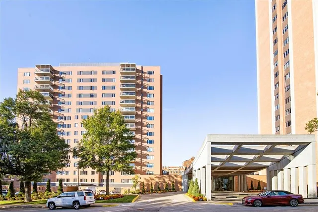 $259,000 | 221 West 48th Street, Unit 905, Kansas City, MO 64112