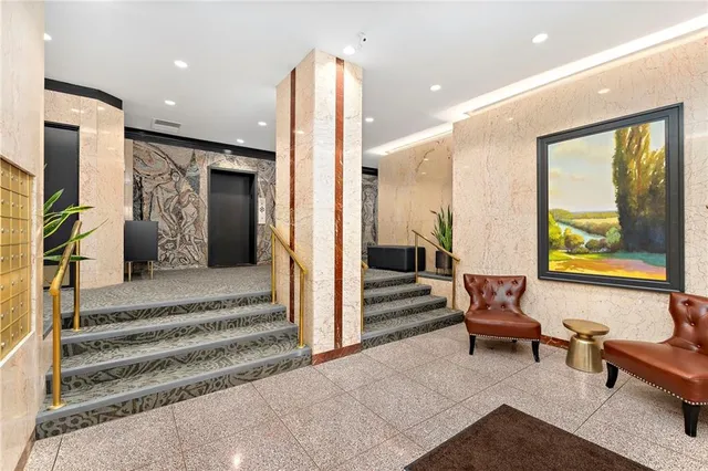 $259,000 | 221 West 48th Street, Unit 905, Kansas City, MO 64112