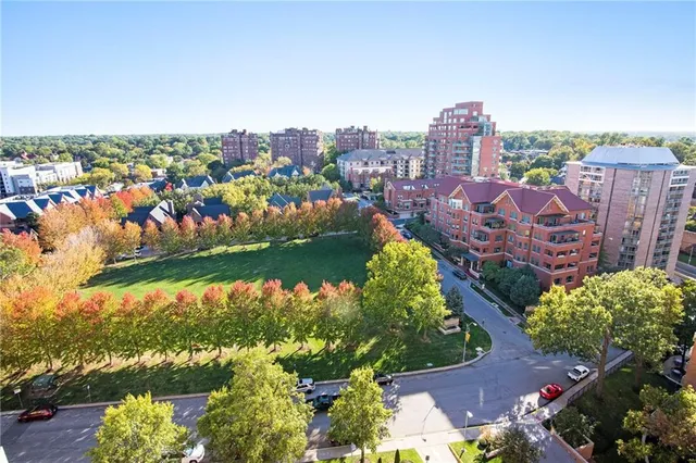 $259,000 | 221 West 48th Street, Unit 905, Kansas City, MO 64112