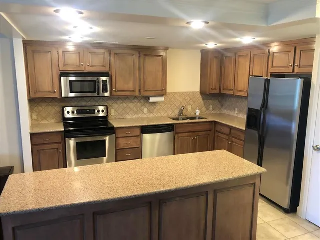 $259,000 | 221 West 48th Street, Unit 905, Kansas City, MO 64112