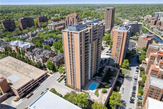 $259,000 | 221 West 48th Street, Unit 905, Kansas City, MO 64112