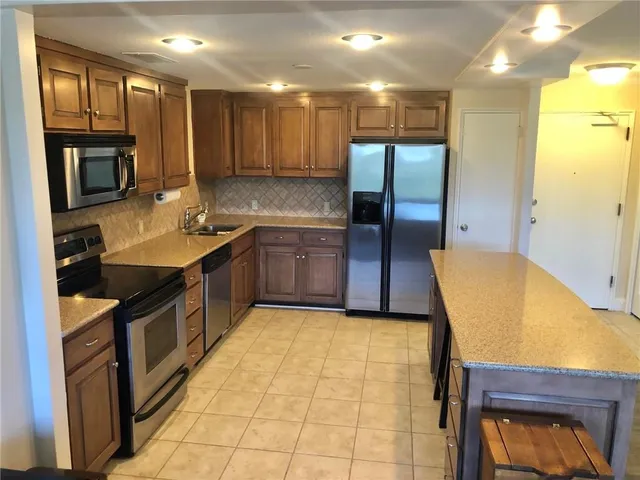 $259,000 | 221 West 48th Street, Unit 905, Kansas City, MO 64112