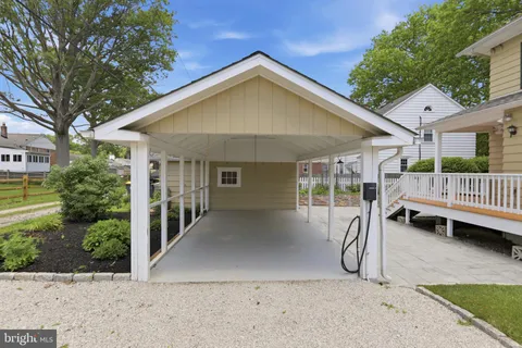 a view of a house with backyard and porch