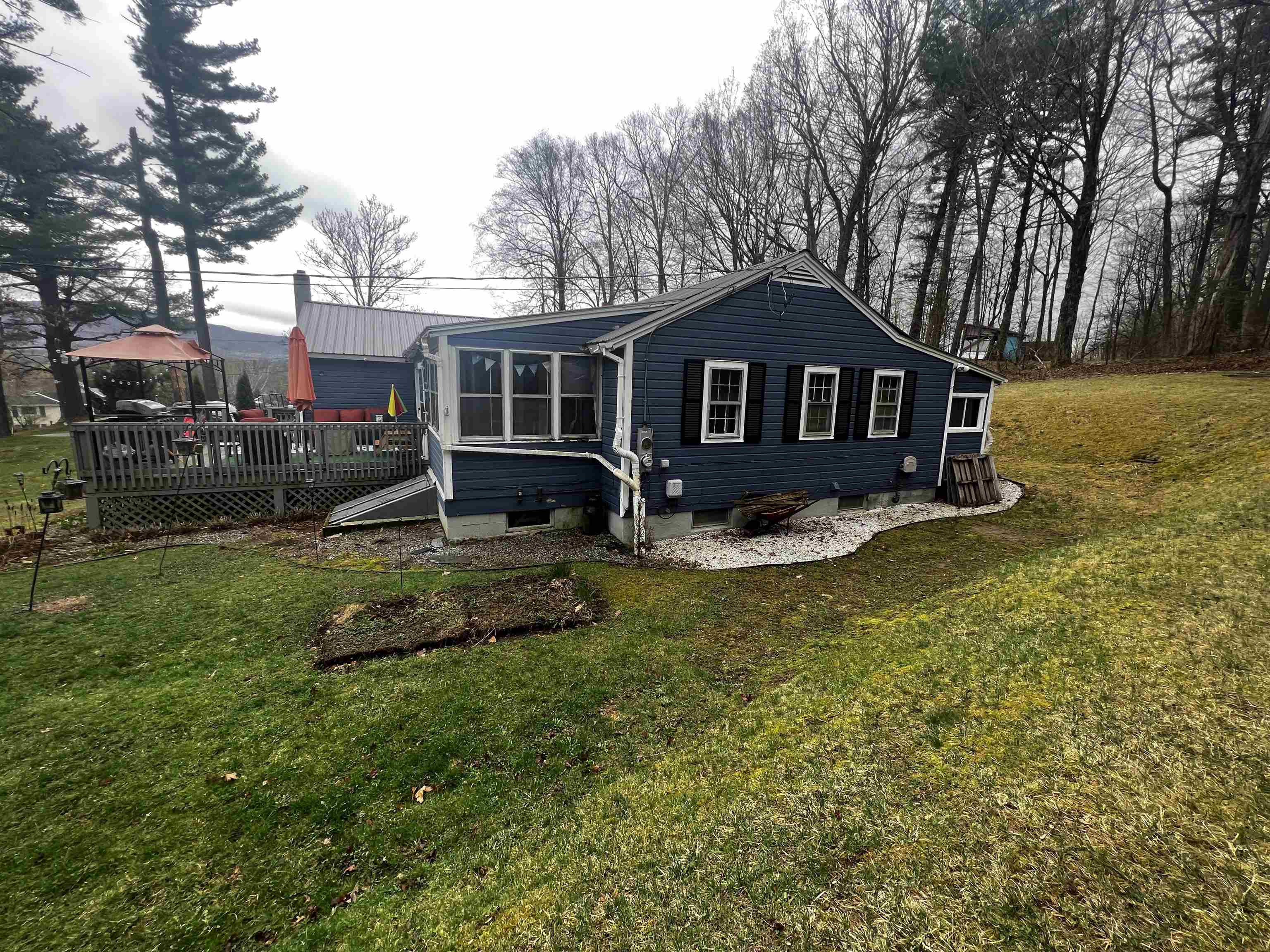 7 Oak St Extension Rutland, VT 05701 - Photo 4 of 21