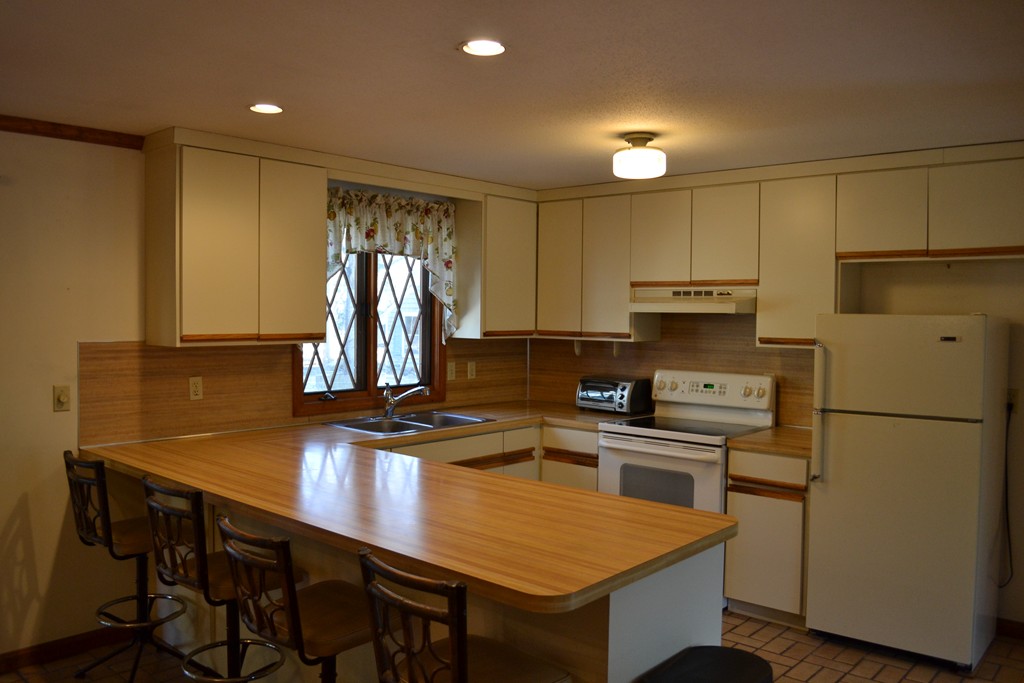 40 Joshua Jethro Road Harwich, MA 02645 - Photo 4 of 22 a kitchen with a refrigerator a stove a sink and a refrigerator