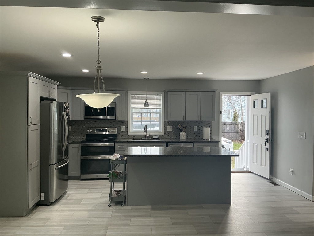135 College Street Springfield, MA 01109 - Photo 2 of 10 Gallery Image 2