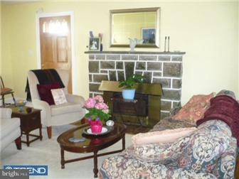 511 Kathmere Road Havertown, PA 19083 - Photo 2 of 12 Living Room