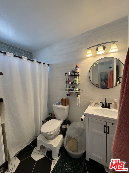 1724 Broadway Street Oceanside, CA 92054 - Photo 15 of 19 a bathroom with a toilet sink and mirror