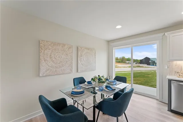 $419,900 | 2200 Southeast Oak Ridge Drive, Oak Grove, MO 64075