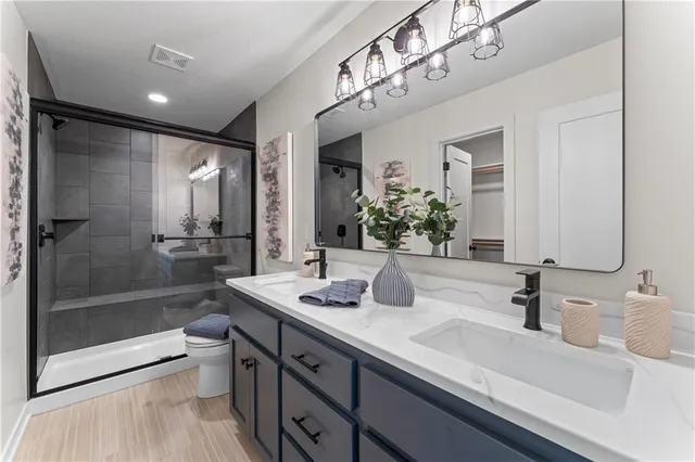 $419,900 | 2200 Southeast Oak Ridge Drive, Oak Grove, MO 64075