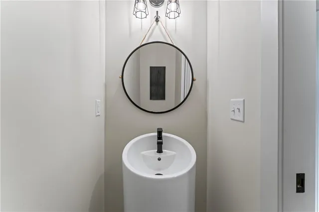 $419,900 | 2200 Southeast Oak Ridge Drive, Oak Grove, MO 64075