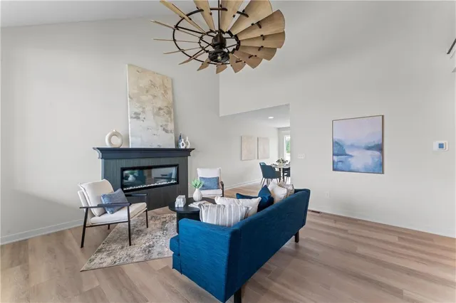 $419,900 | 2200 Southeast Oak Ridge Drive, Oak Grove, MO 64075