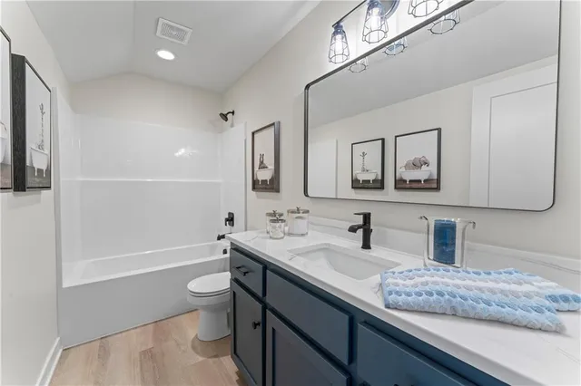 $419,900 | 2200 Southeast Oak Ridge Drive, Oak Grove, MO 64075