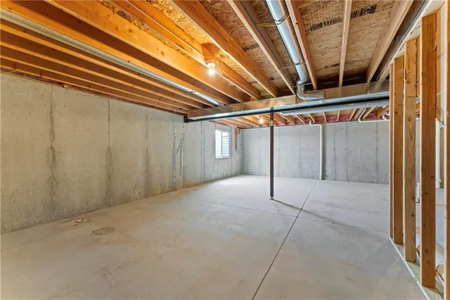 $419,900 | 2200 Southeast Oak Ridge Drive, Oak Grove, MO 64075