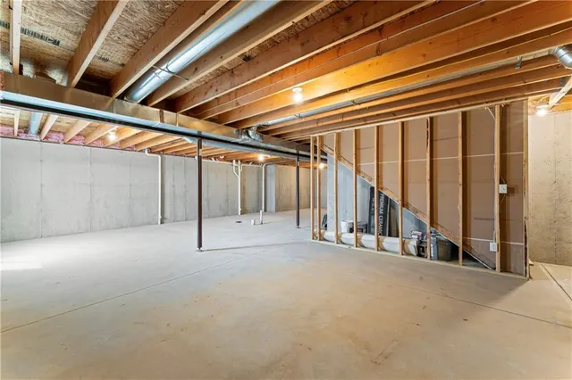 $419,900 | 2200 Southeast Oak Ridge Drive, Oak Grove, MO 64075