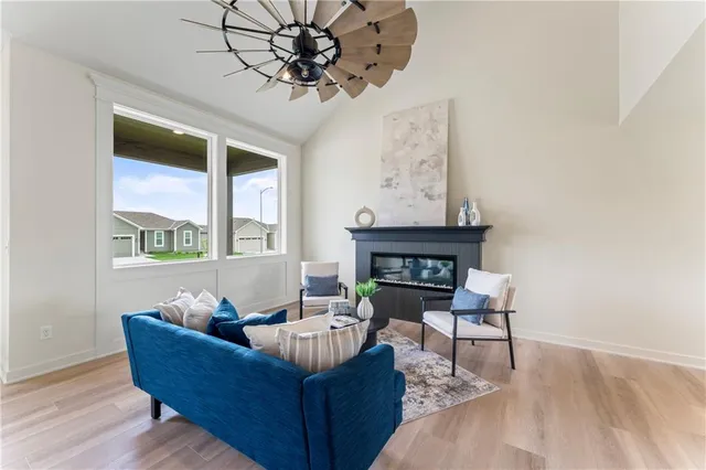 $419,900 | 2200 Southeast Oak Ridge Drive, Oak Grove, MO 64075