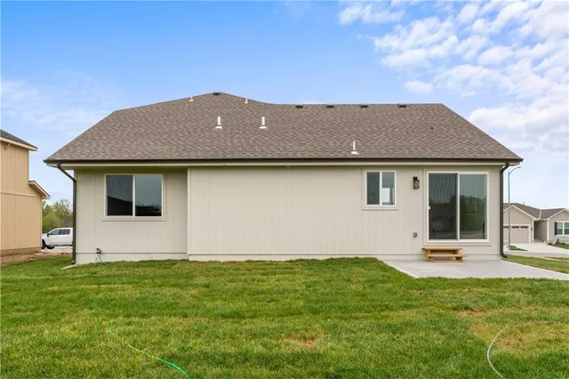 $419,900 | 2200 Southeast Oak Ridge Drive, Oak Grove, MO 64075