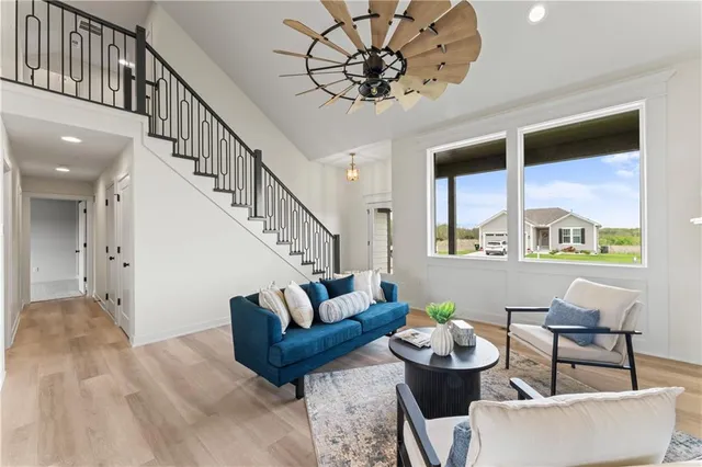 $419,900 | 2200 Southeast Oak Ridge Drive, Oak Grove, MO 64075