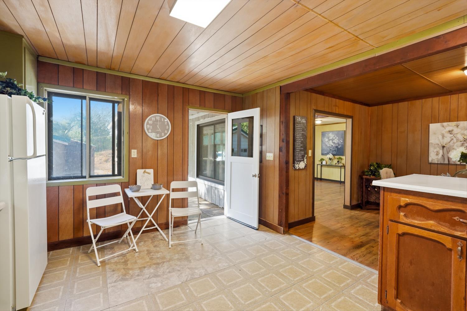 13351 Newtown Road Nevada City, CA 95959 - Photo 35 of 50 a dining room with furniture and window