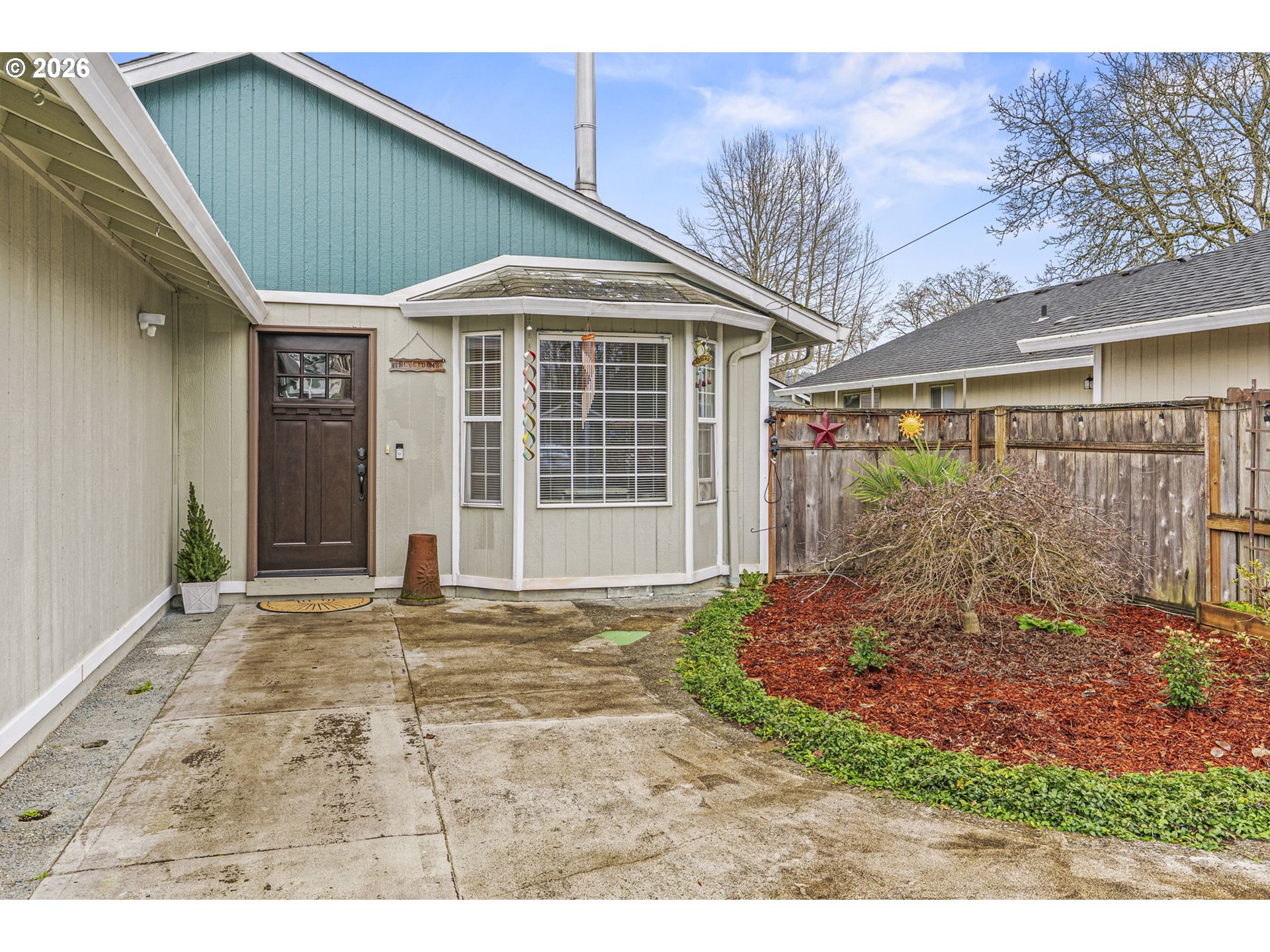 1102 South 11th Avenue Kelso, WA 98626 - Photo 2 of 32 a view of a house with a yard