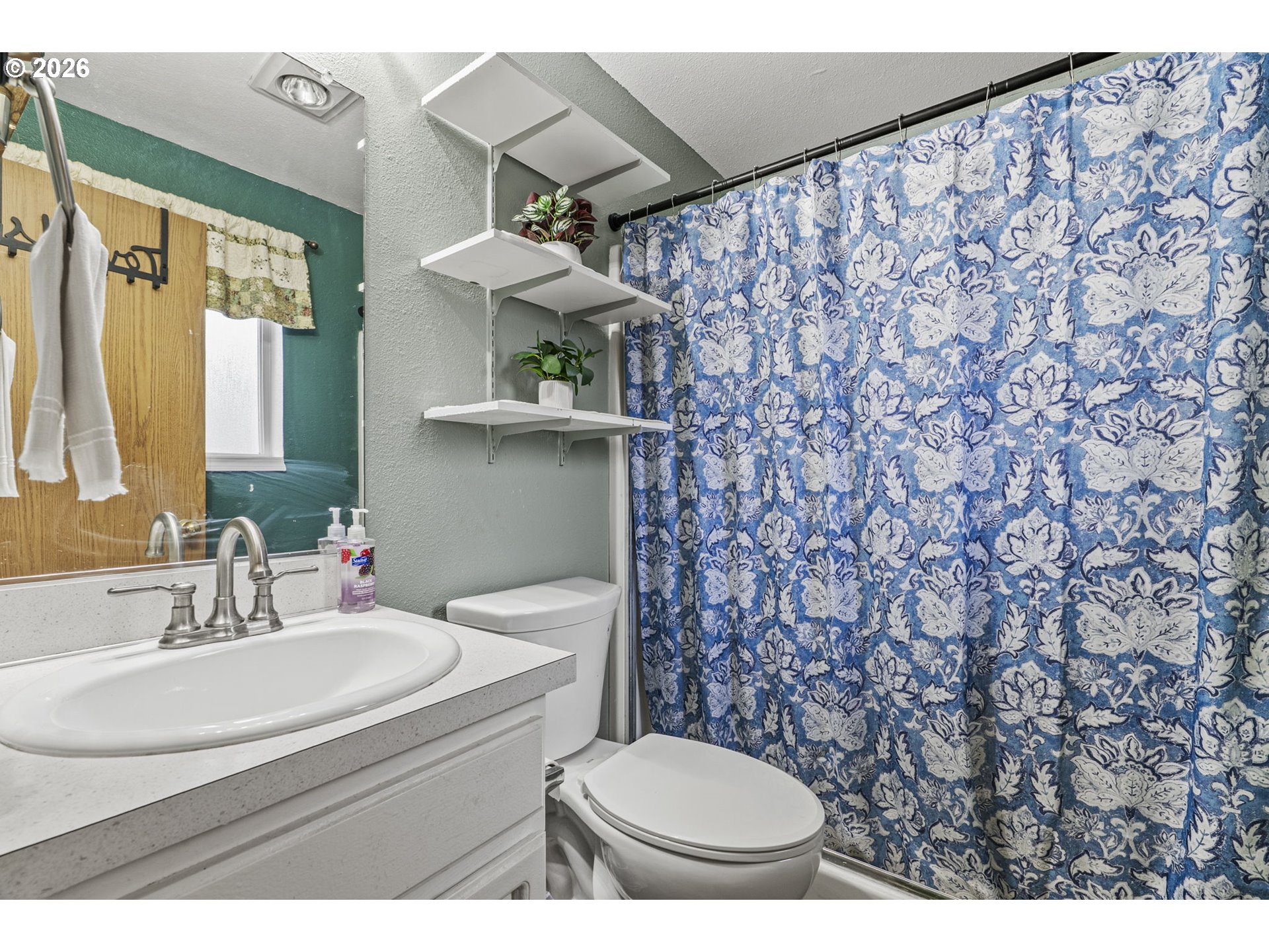 1102 South 11th Avenue Kelso, WA 98626 - Photo 22 of 32 a bathroom with a sink toilet and shower