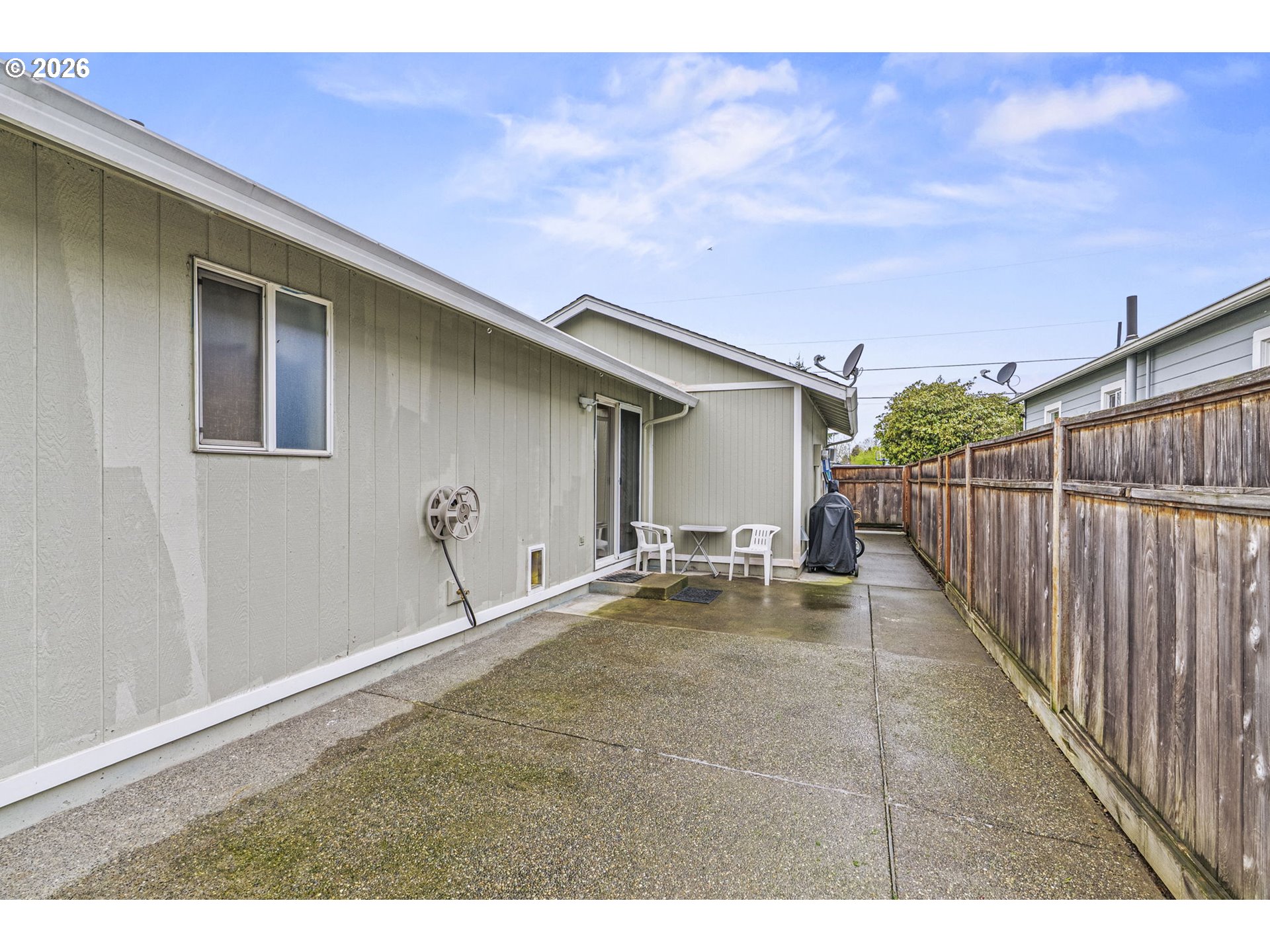 1102 South 11th Avenue Kelso, WA 98626 - Photo 24 of 32 a view of backyard and deck