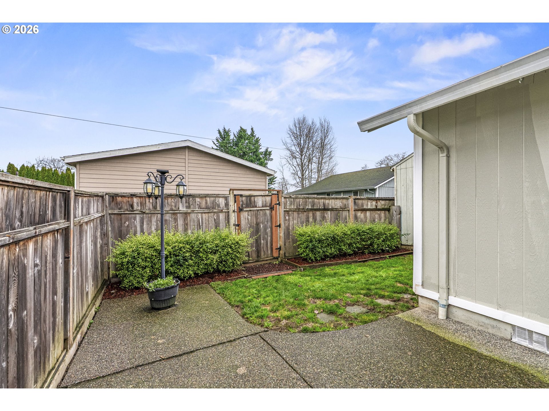 1102 South 11th Avenue Kelso, WA 98626 - Photo 26 of 32 a view of a porch with a yard