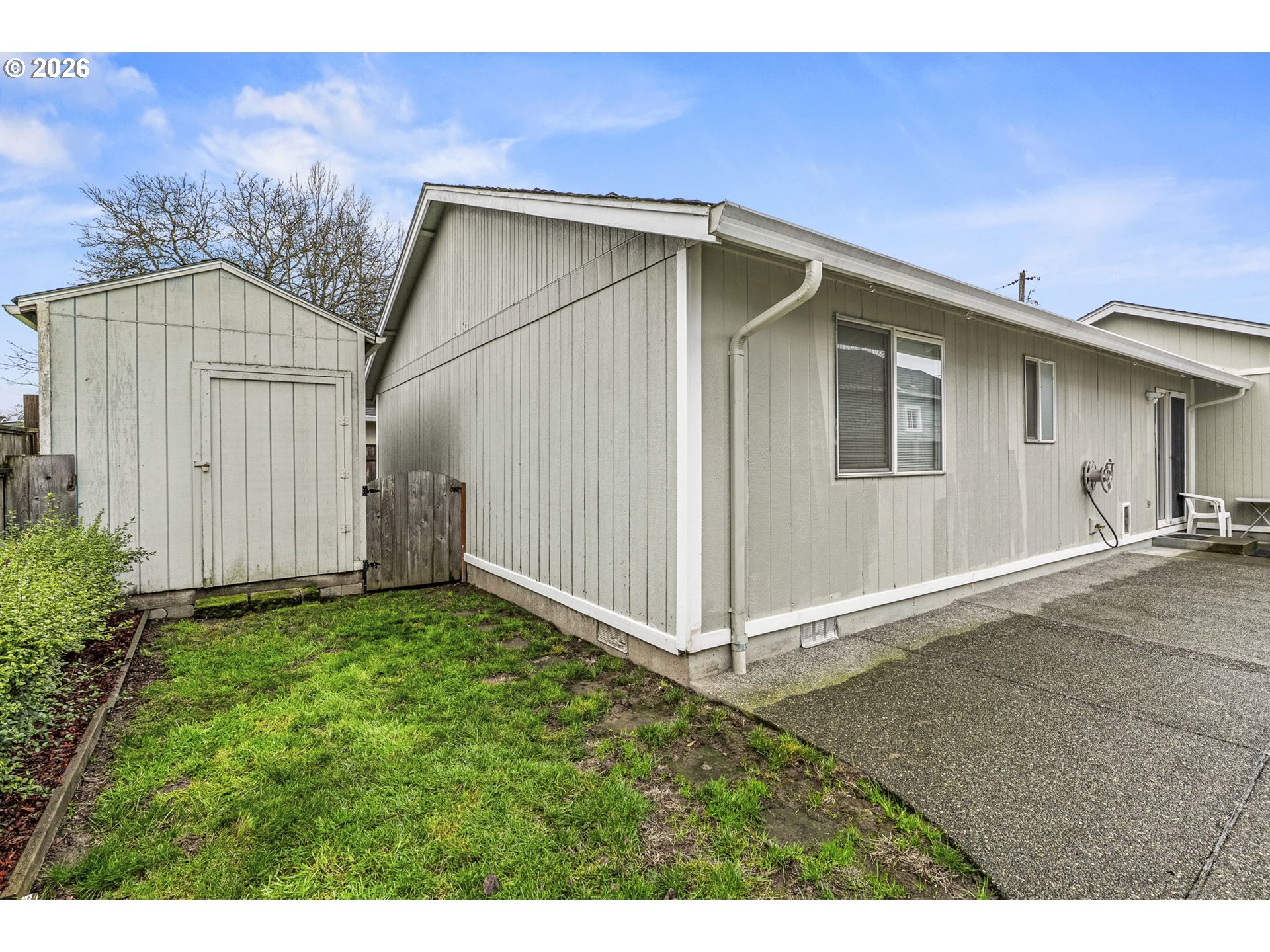 1102 South 11th Avenue Kelso, WA 98626 - Photo 27 of 32 a backyard of a house with lots of green space