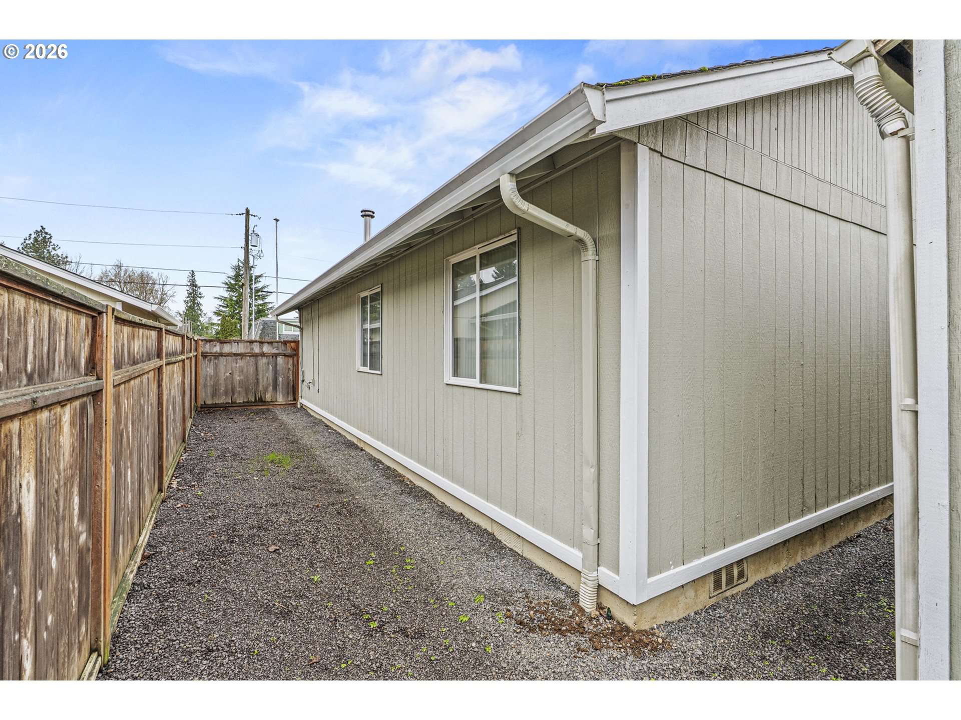 1102 South 11th Avenue Kelso, WA 98626 - Photo 28 of 32 a view of a house with a yard